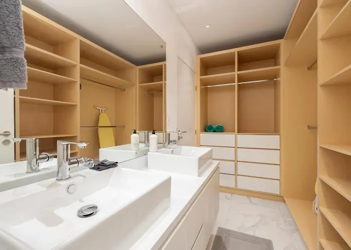 New 3br With Exceptional Location With Pool Appartement